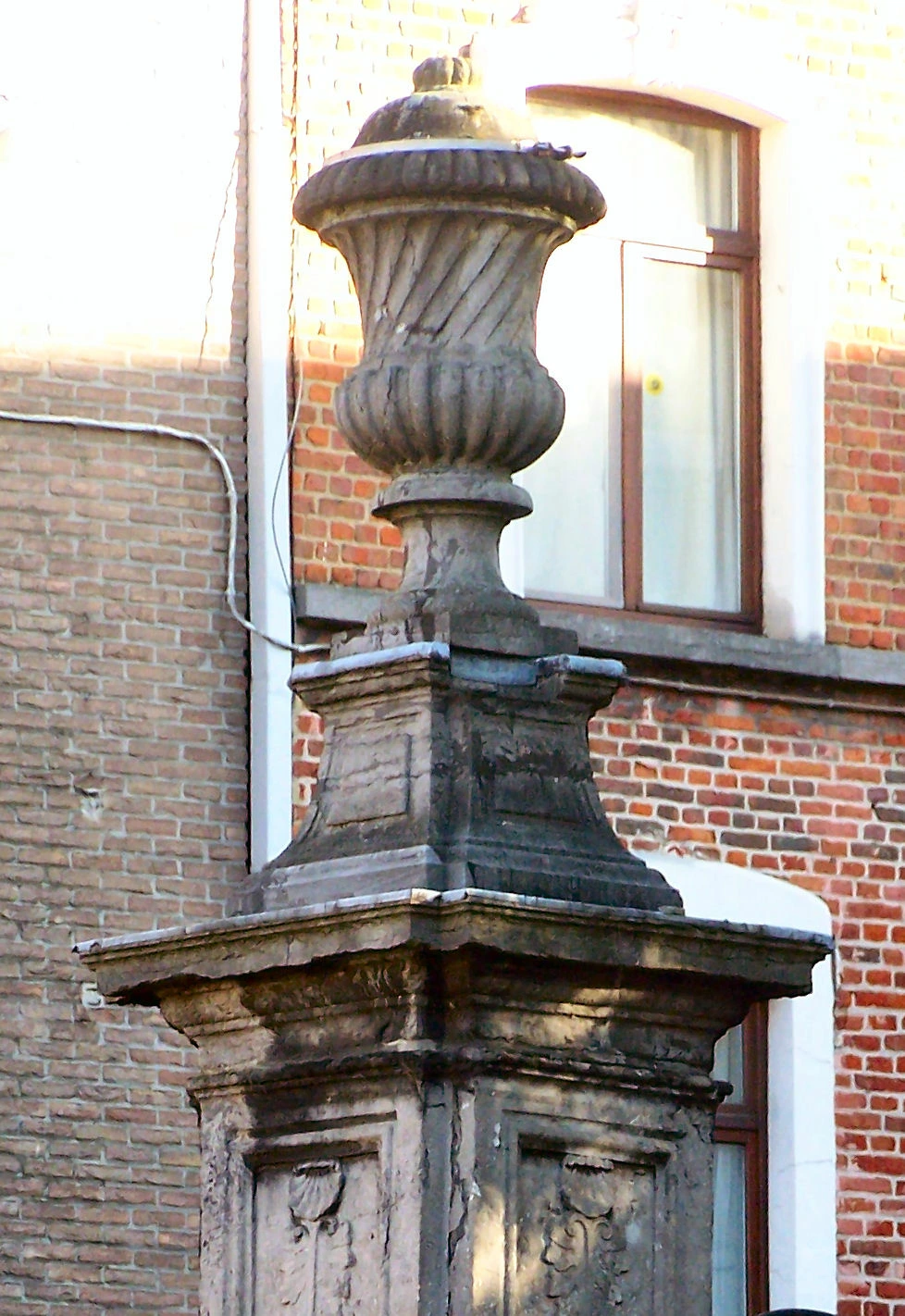 Pompe de la Place Cardinal Mercier
